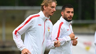Noch sind Deniz Undav und Nick Woltemade Teamkollegen beim VfB Stuttgart. Doch Woltemade liebäugelt mit einem Wechsel zum FC Bayern München.