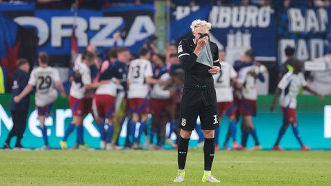 Ein enttäuschter Philipp Strompf nach seinem Eigentor gegen den Hamburger SV