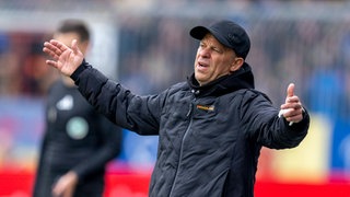 FCK Coach Markus Anfang bei der 0:2 Niederlage der Roten Teufel in Braunschweig