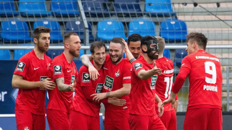 Das war mal ein Einstand. Der 1. FC Kaiserslautern siegte beim Debüt von Trainer Marco Antwerpen am 06. Feburar 2021 mit 2:0 in Mannheim. Die Treffer für die Roten Teufel erzielten Hendrick Zuck und Marius Kleinsorge. 