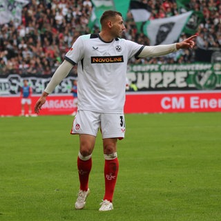 FCK-Spieler Luca Sirch beim Auswärtsspiel in Hannover.