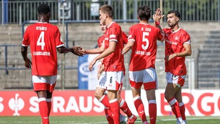 Der FCK bejubelt den Treffer von Ji-soo Kim gegen Stahnsdorf