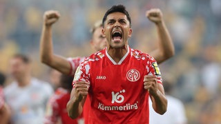 Nadiem Amiri (Mainz 05) jubelt nach dem Sieg in Dresden