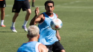 Rückkehrer Tiago Tomás kennt sich auf dem Trainingsgelände des VfB Stuttgart bestens aus. Doch im Interview mit SWR Sport sagte er, dass bei der rasanten Entwicklung der Schwaben seit seinem letzten Spiel im VfB-Dress nur noch die Gebäude gleichgelblieben sind.