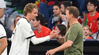 Nick Woltemade (li.) und Julian Nagelsmann
