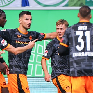 Der FCK bejubelt den Treffer von Naatan Skyttä zum 1:0 gegen Fürth