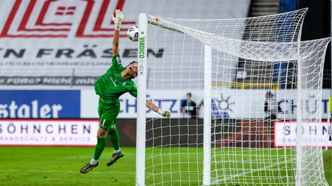 Waldhof-Keeper Thijmen Nijhuis wurde von Julian Lüers abgerutscher Halbfeld-Flanke in der Nachspielzeit überrumpelt.