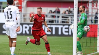 Ingolstadts Simon Lorenz ließ SSV-Ulm-Keeper Christian Ortag bei seinem Kopfball keine Chance.