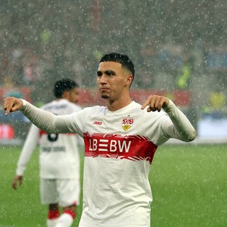 Bilal El Khannouss lässt sich für seinen Treffer gegen Heidenheim feiern