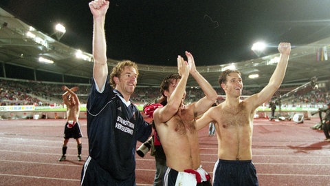 Die Feyenoord-Spieler feiern den 3:1-Hinspielsieg beim VfB Stuttgart.