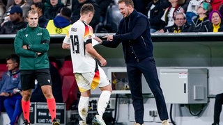 Angelo Stiller und Bundestrainer Julian Nagelsmann
