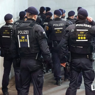 Polizisten im Stadion des VfB Stuttgart