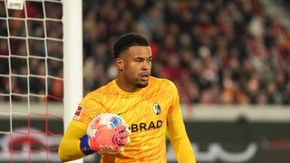 Noah Atubolu, Torhüter vom SC Freiburg