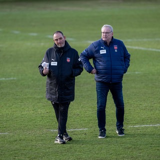 Trainer Frank Schmidt und Vorstandschef Holger Sanwald vom 1. FC Heidenheim vor dem Spiel bei Union Berlin.