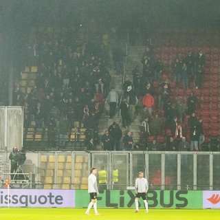 Leerer VfB-Fanblock in Deventer