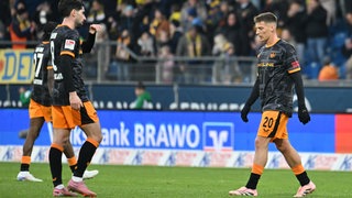 Enttäusche Spieler des 1. FC Kaiserslautern nach der Niederlage bei Eintracht Braunschweig