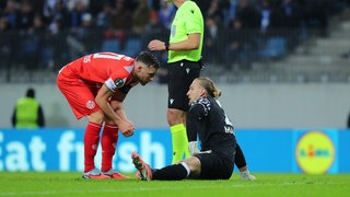 Robin Zentner, der Torhüter des 1. FSV Mainz 05, hat sich in der Conference League verletzt. 
