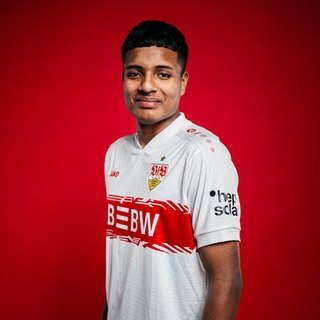 Jeremy Arevalo wird beim VfB Stuttgart als Neuzugang vorgestellt