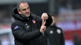 Frank Schmidt, Trainer des 1. FC Heidenheim, vor dem Spiel gegen den 1. FC Köln.