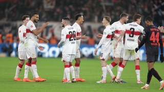 Der VfB Stuttgart feiert das 4:1 in Leverkusen