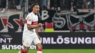 Jamie Leweling (VfB Stuttgart) jubelt nach seinem Tor zum 0:2.
