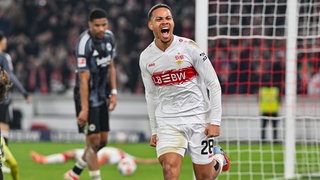Der Stuttgarter Nikolas Nartey feiert seinen Siegtreffer gegen Eintracht Frankfurt.