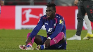 Danny da Costa am Boden: Mainz 05 muss beim 1. FC Köln eine bittere Niederlage hinnehmen. 