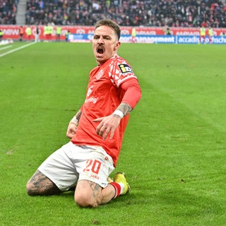 Phillip Tietz (1. FSV Mainz 05) jubelt nach seinem Treffer gegen Wolfsburg