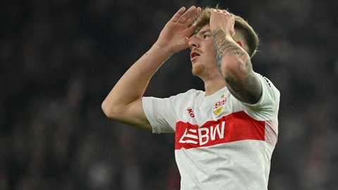 VfB-Stuttgart-Verteidiger Finn Jeltsch ärgert sich über eine vergeben Chance gegen Young Boys Bern.