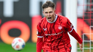 FCK-Spielmacher Naatan Skyttä jubelt gegen Hannover 96.