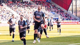 Dennis Chessa vom SSV Ulm bejubelt sein Tor gegen Regensburg