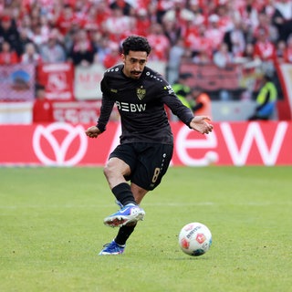 Tiago Tomas (VfB Stuttgart) gegen Mainz beim Schussversuch