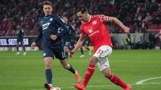 Fisnik Asllani (TSG Hoffenheim) im Duell mit Bild Dominik Kohr (Mainz 05).