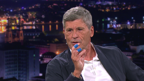 Ex-Weltschiedsrichter Markus Merk bei SWR Sport.