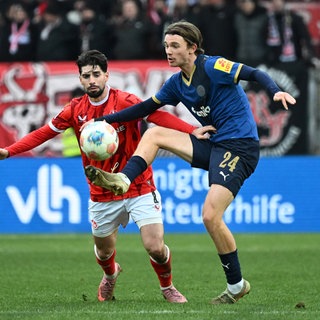 Szene aus dem Hinspiel zwischen dem FCK und Holstein Kiel