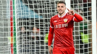 VfB-Angreiffer Ermedin Demirovic jubelt nach einem Tor. Er will auf dem Wasen sein Freibier-Versprechen einlösen, das er Stuttgart-Fans im Falle einer WM-Qualifikation Bosnien-Herzegowinas gemacht hat.
