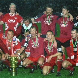 1996 gewinnt der 1. FC Kaiserslautern zum zweiten Mal nach 1990 den DFB Pokal