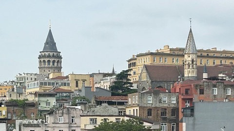 Am Spieltag des Europa-League-Finalspiels hängen Wolken am Himmel über Istanbul. 