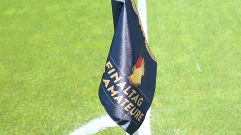 Eckfahne mit dem Logo zum Finaltag der Amateure