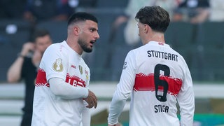 Deniz Undav (links) und Angelo Stiller vom VfB Stuttgart