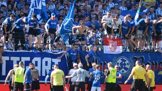 wfv-Pokal Finale 2026 Stuttgarter Kickers - SG Sonnenhof: Stuttgarter Fans stürmen den Platz