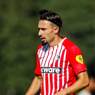 Nach zwei Jahren beim 1. FC Nürnberg ist Berkay Yilmaz zum SC Freiburg zurückgekehrt. Der gelernte Linksverteidiger soll Kapitän Christian Günter Druck machen - oder doch nicht?