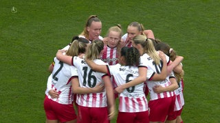 Spielerinnen des SC Freiburg jubeln