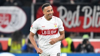 Jamie Leweling (VfB Stuttgart) jubelt über sein Tor.