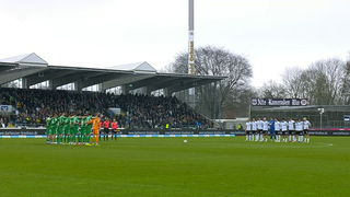 Schweigeminute beim Spiel SSV Ulm gegen MSV Duisburg