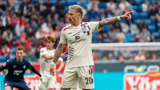 Phillip Tietz (FSV Mainz 05) gibt Anweisungen