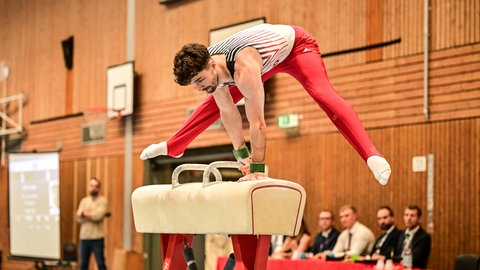 Angelo Schall am Pauschenpferd