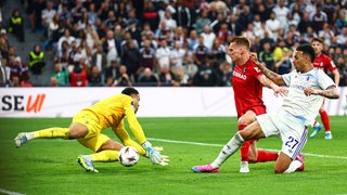 Morgan Rogers (Aston Villa) macht das 3:0 im Finale der Europa League gegen den SC Freiburg