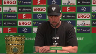 Sebastian Hoeneß (Trainer VfB Stuttgart) auf Pressekonferenz