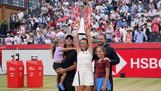 Tatjana Maria freut sich mit ihrer Familie über den Sieg in Queens